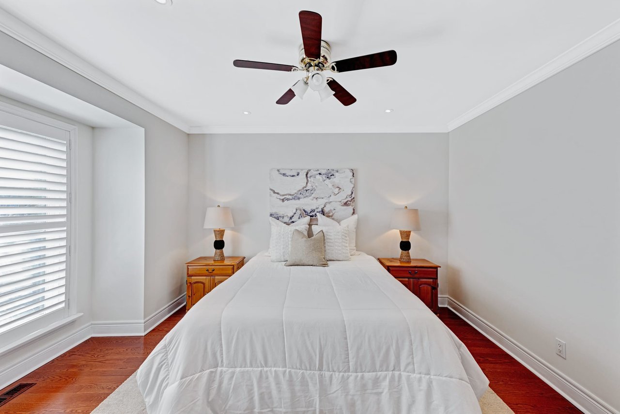 1255 Lorne Park Rd