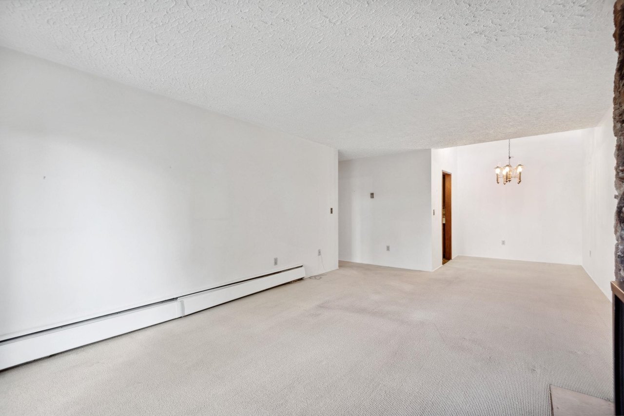 303-1266 W 13th Ave