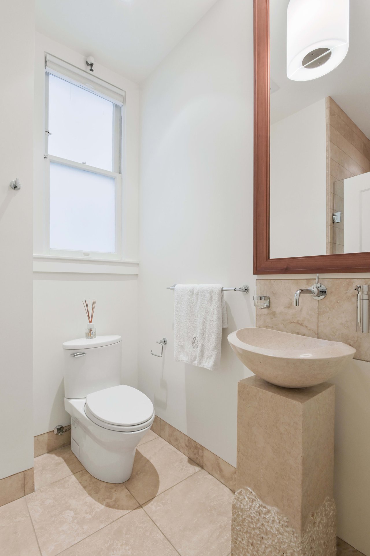 Grand Scale Pacific Heights Apartment