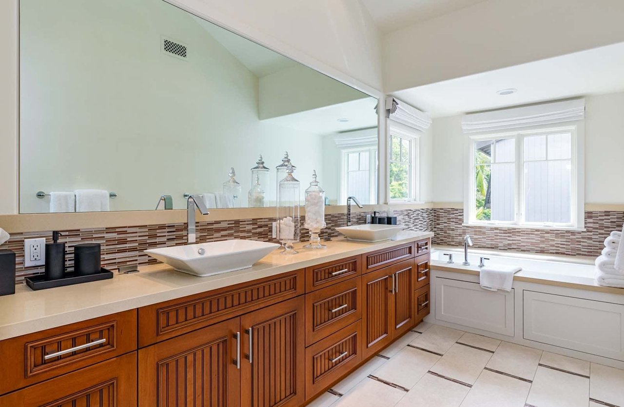 CONFIDENTIAL LUXURY LEASE