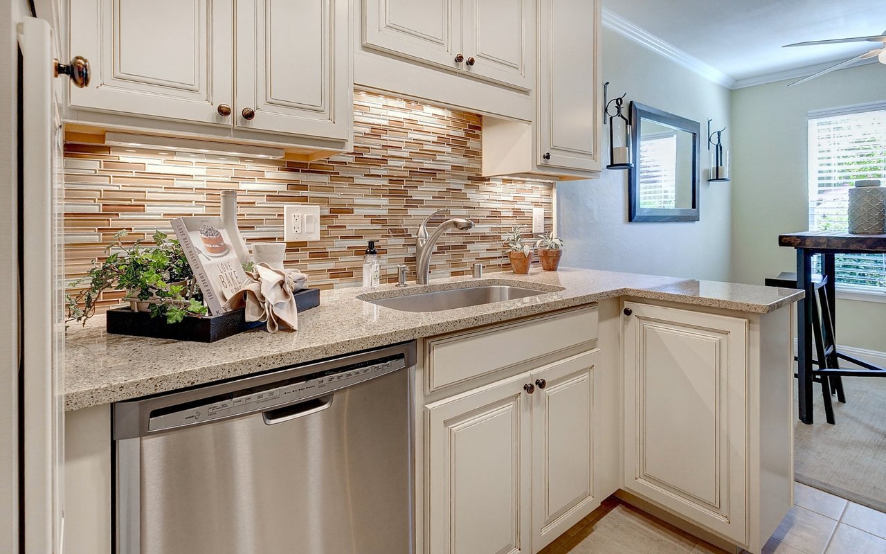 2564 Walnut Blvd, #107