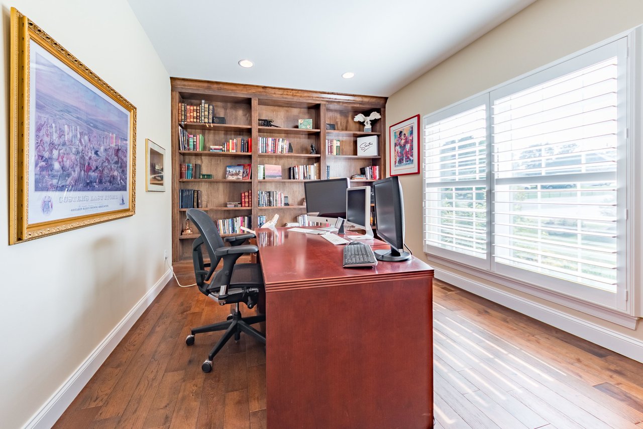 Newer Construction Minutes from Bellerive Country Club