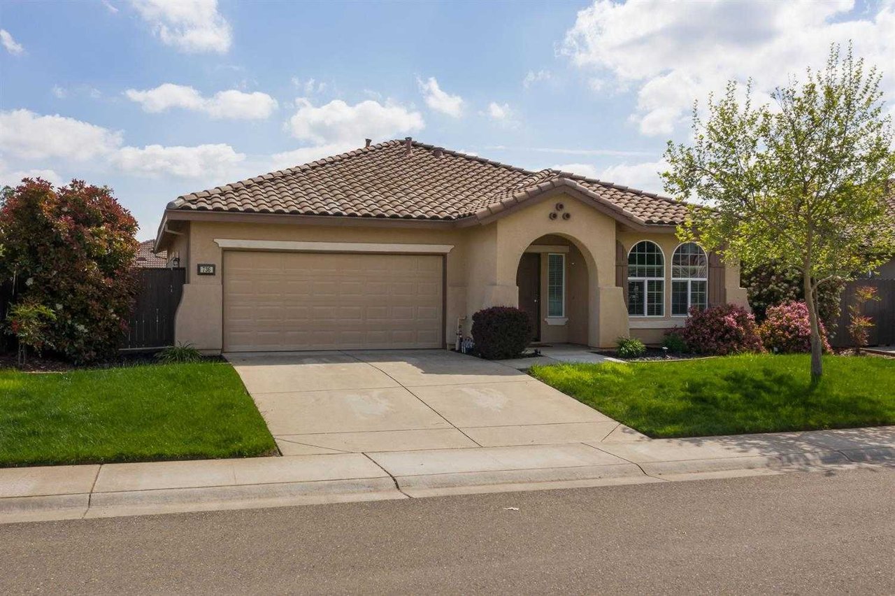 736 Albatross Dr