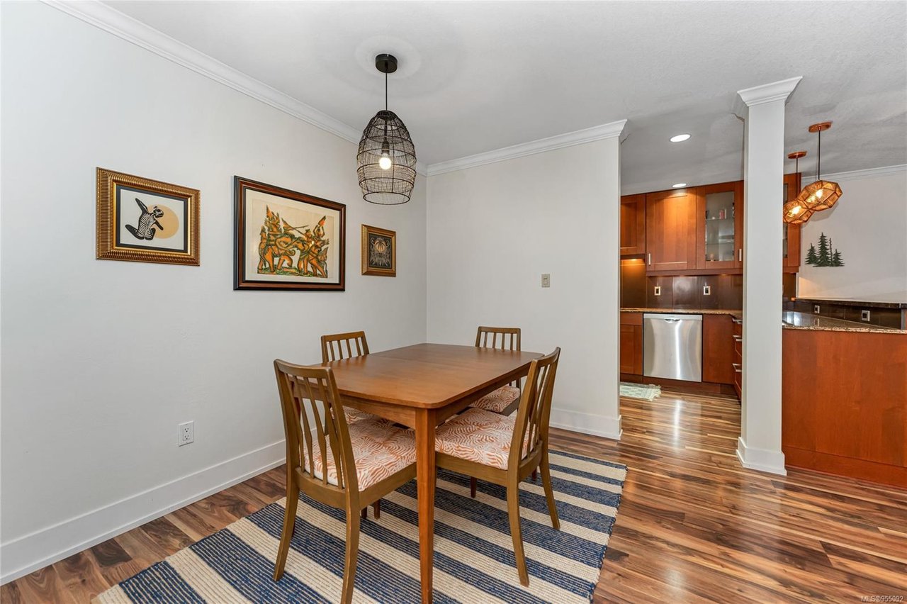 204-406 Simcoe St