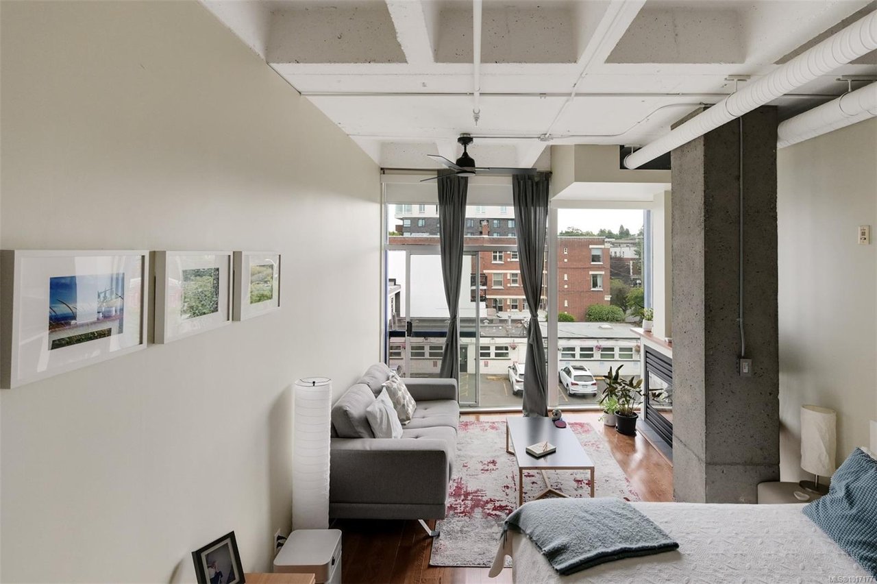 305-1061 Fort St