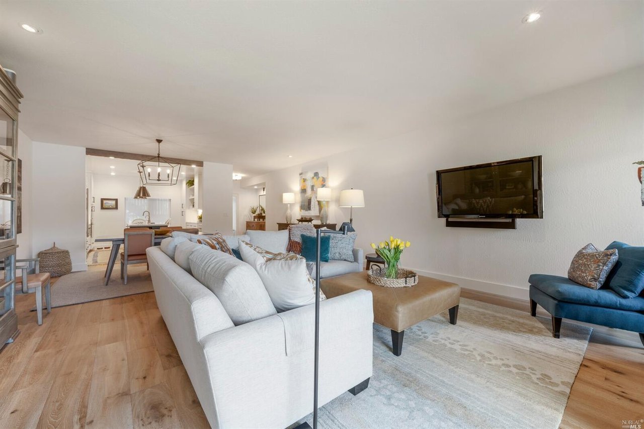 1125 S Eliseo Dr