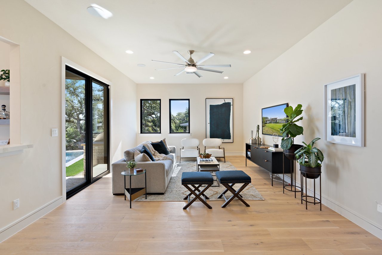 Bee Caves Single Story with Air Conditioned 2nd 2-Car Garage/ADU