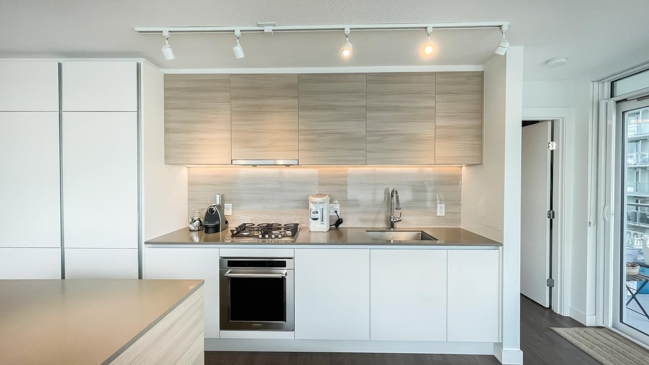 809-988 Quayside Drive, New Westminster