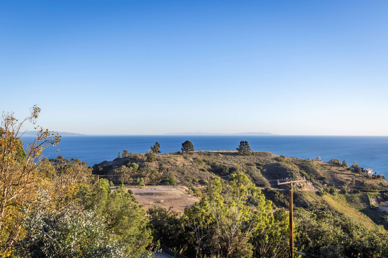 4B/4.5B Malibu Estate with Incredible Ocean Views