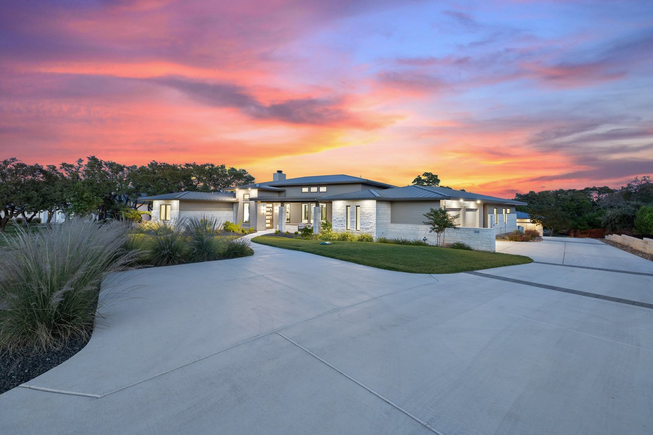 Bee Caves Single Story with Air Conditioned 2nd 2-Car Garage/ADU