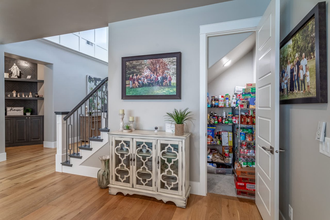258 W Blue Quartz Dr