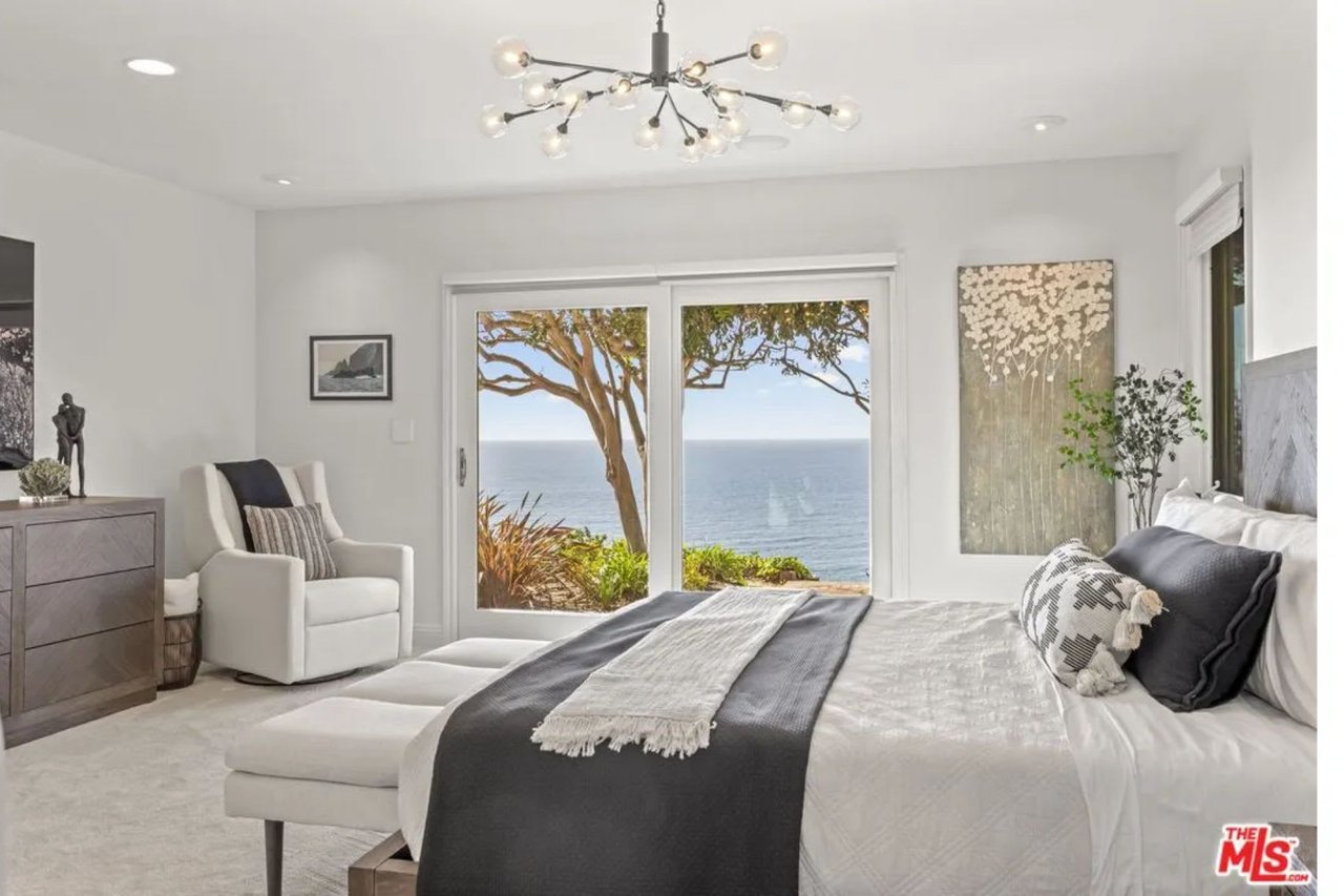 1115 Palos Verdes Dr