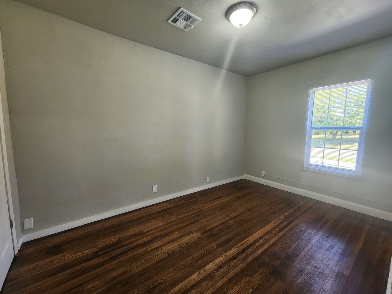 1017 N. Broadway Ave