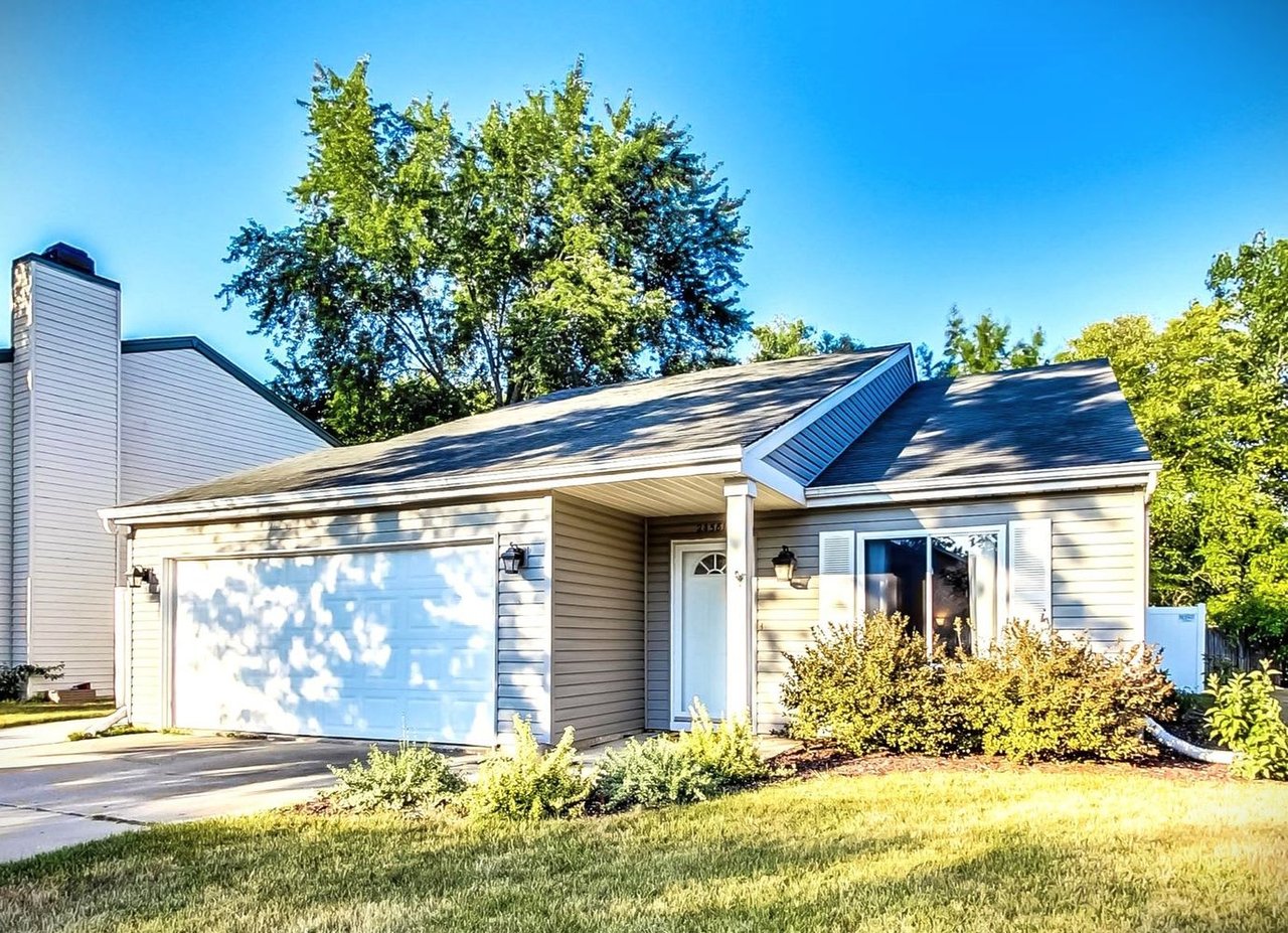 2S581 Continental Dr