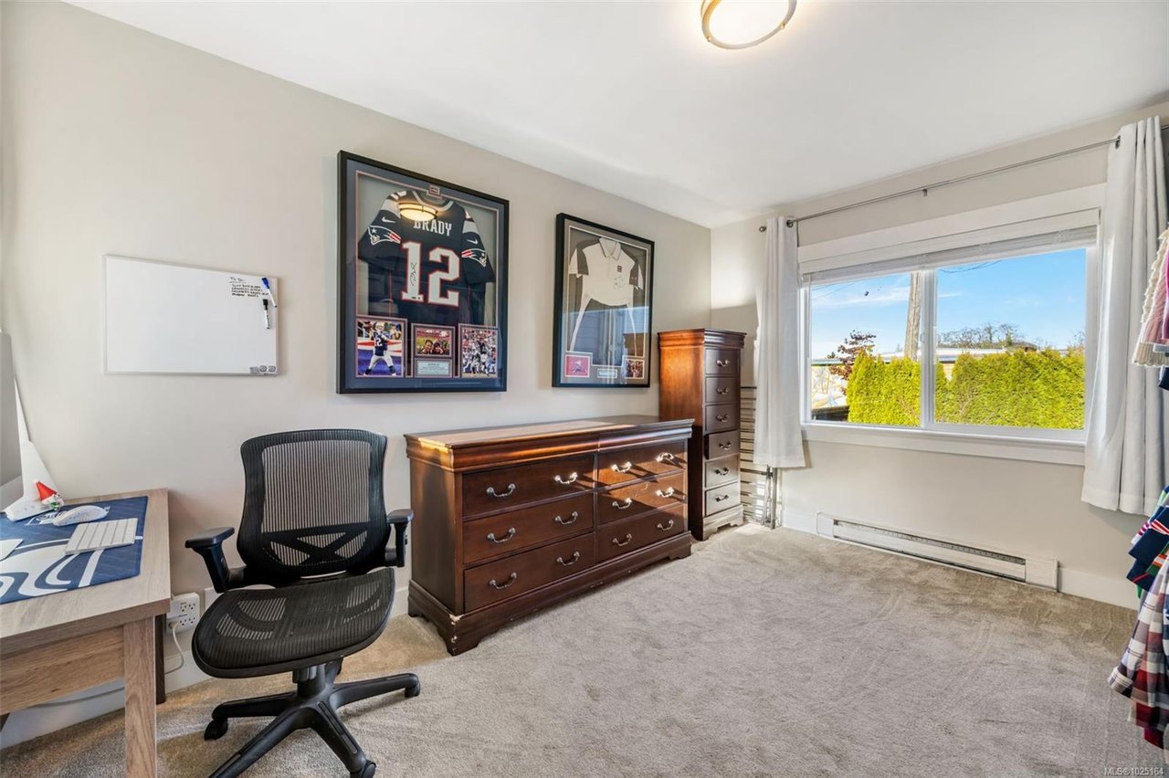 1123 Reynolds Rd, Saanich