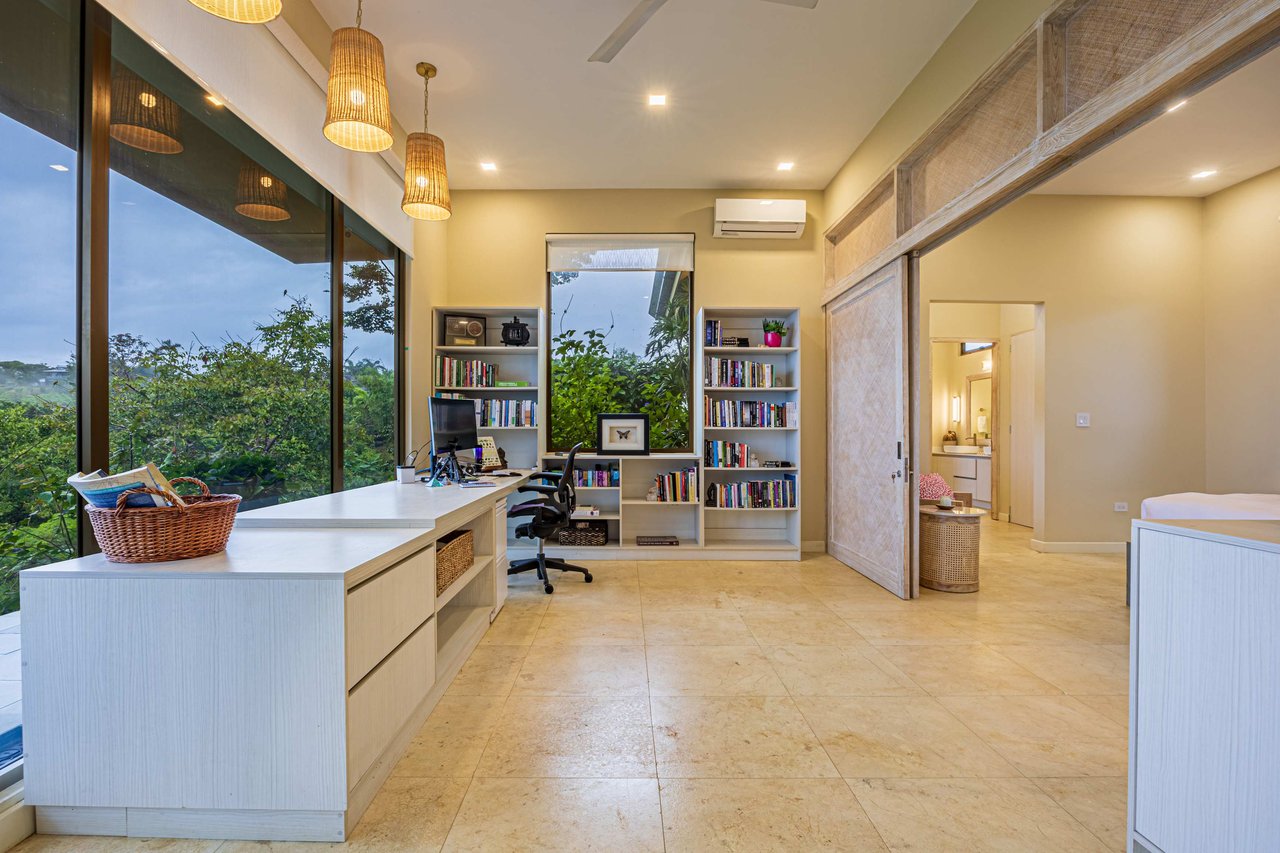 MU, Costa Verde Estates Trophy Home