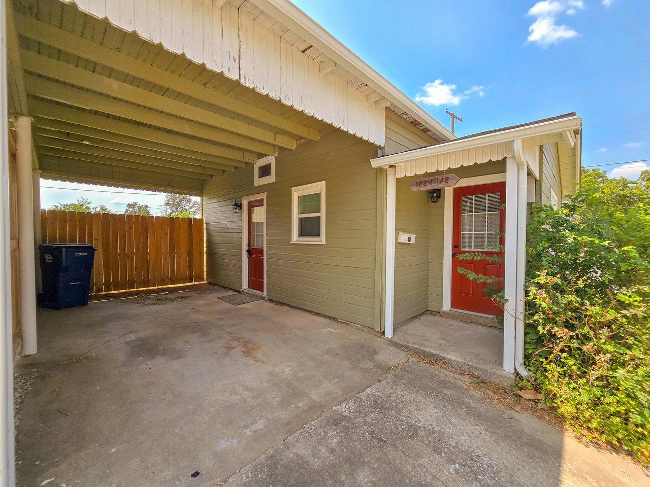 1224 N Market Ave 1/2