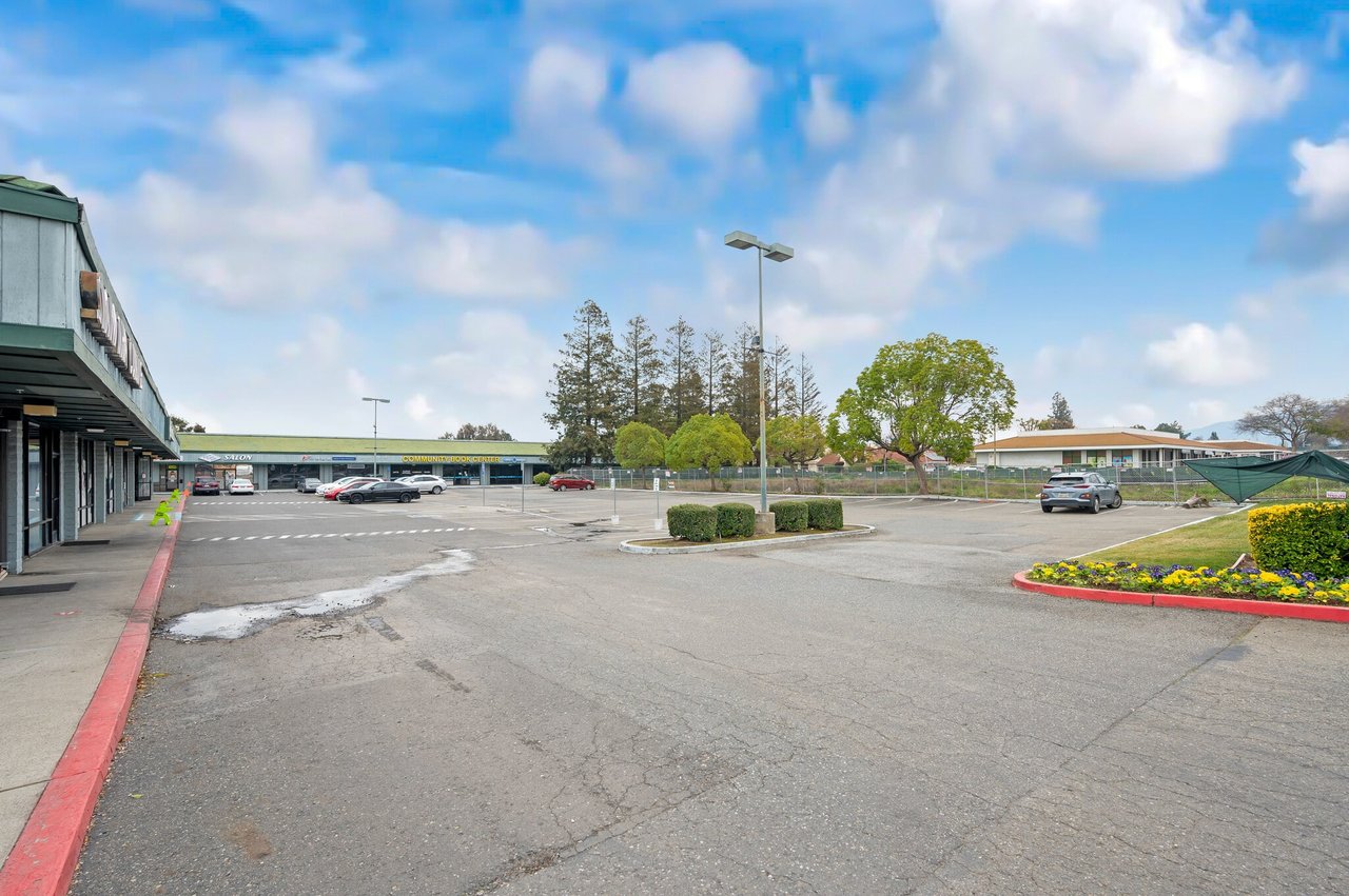 NNN Leased Shopping Center