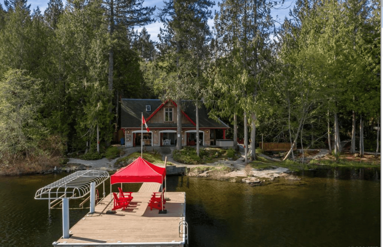 Lakefront on Shawnigan Lake 