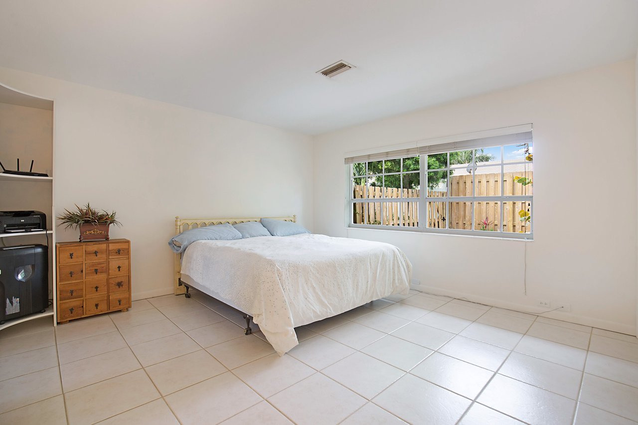 406 Venetian Dr