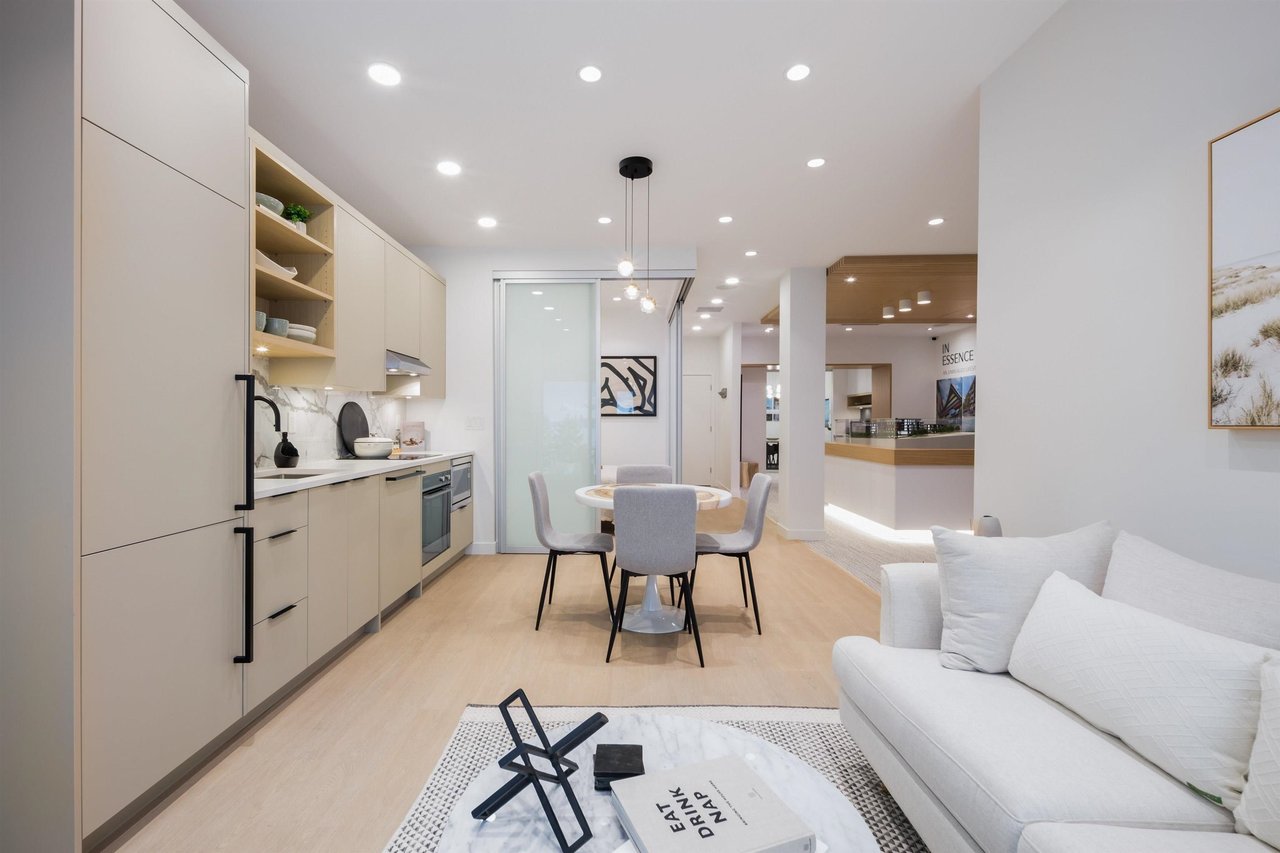 305-402 E 3rd Street, North Vancouver