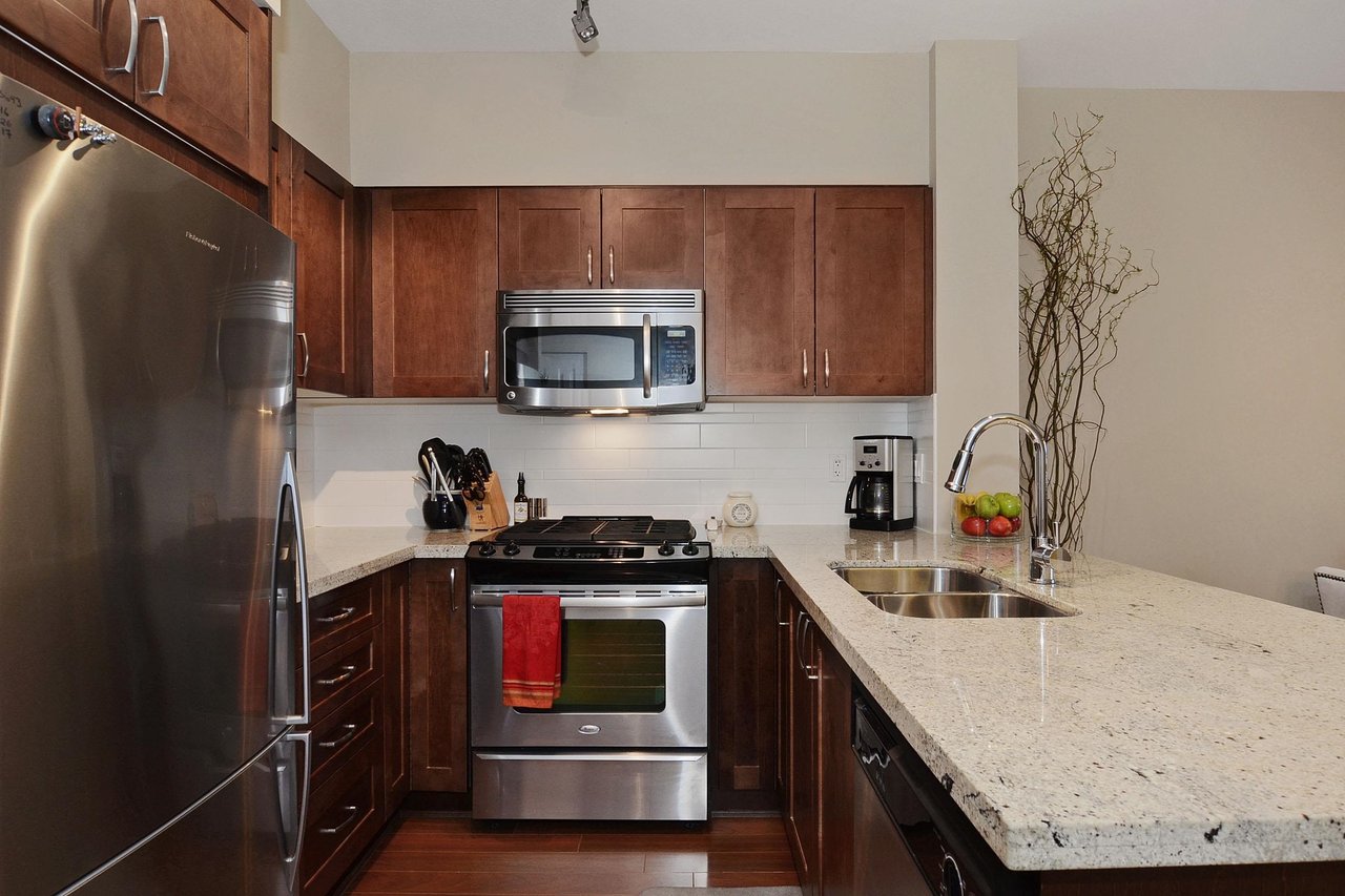 310-1111 E 27th St