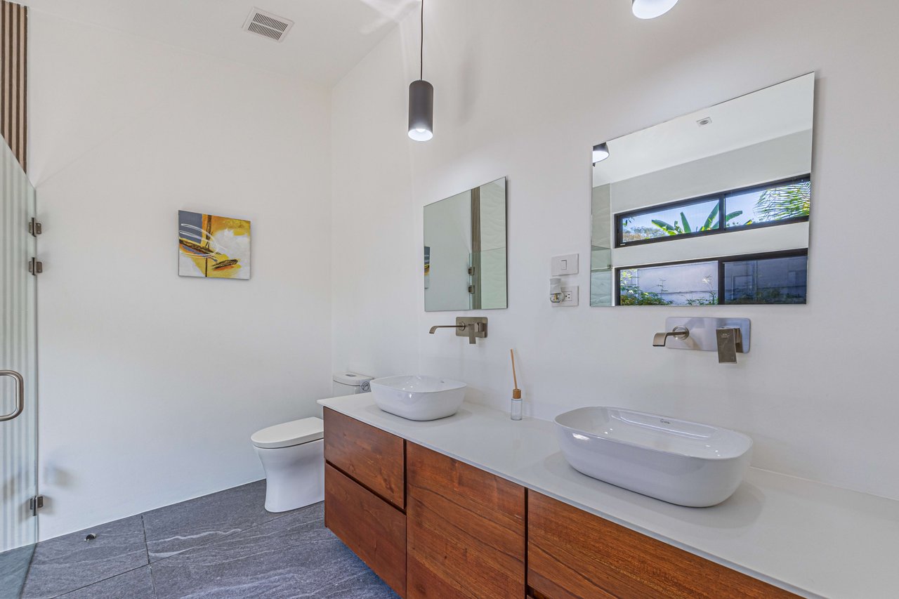 Stylish 3 bed, 3 bath Brand New  Villa in Uvita. 