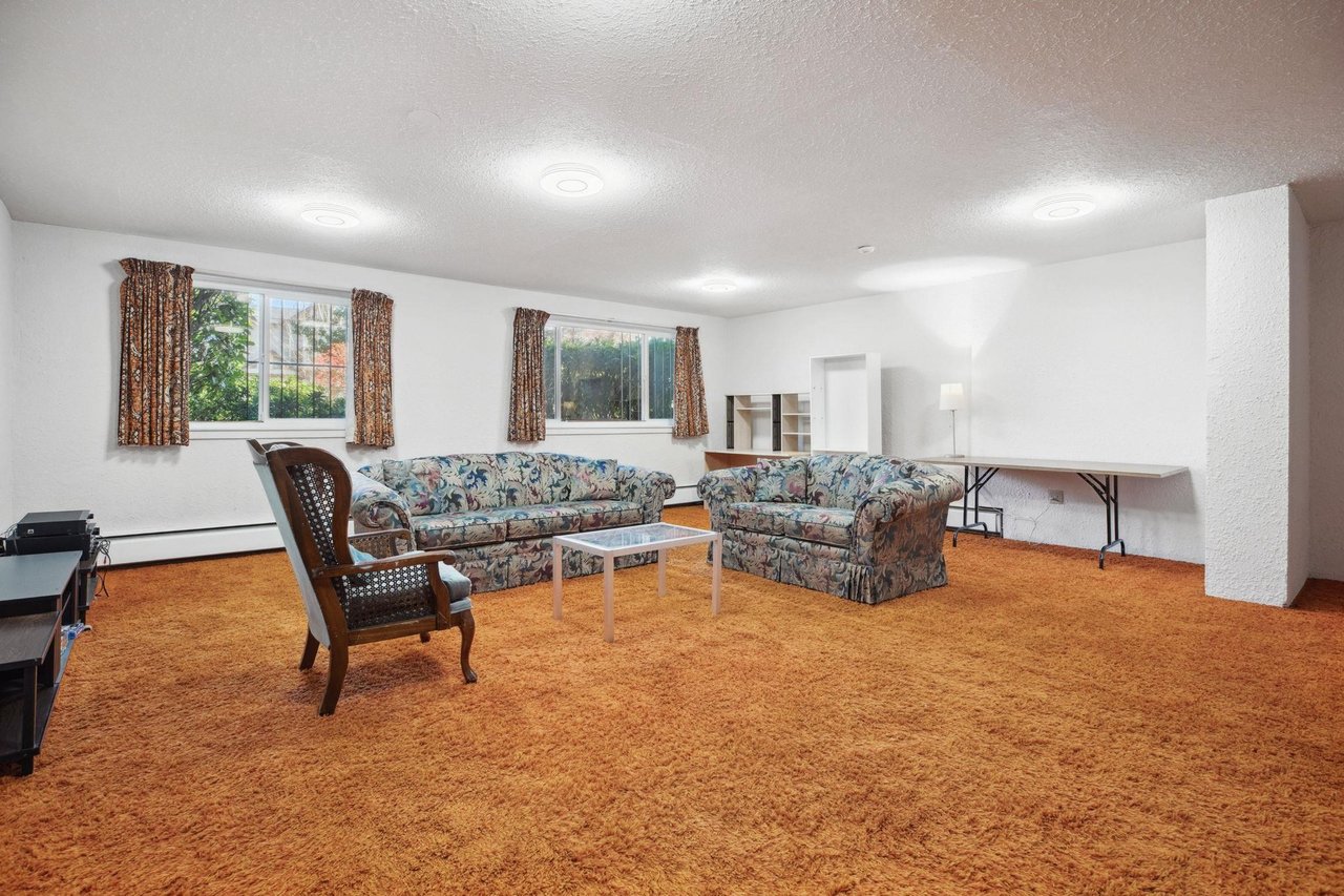 205-371 Ellesmere Avenue, Burnaby