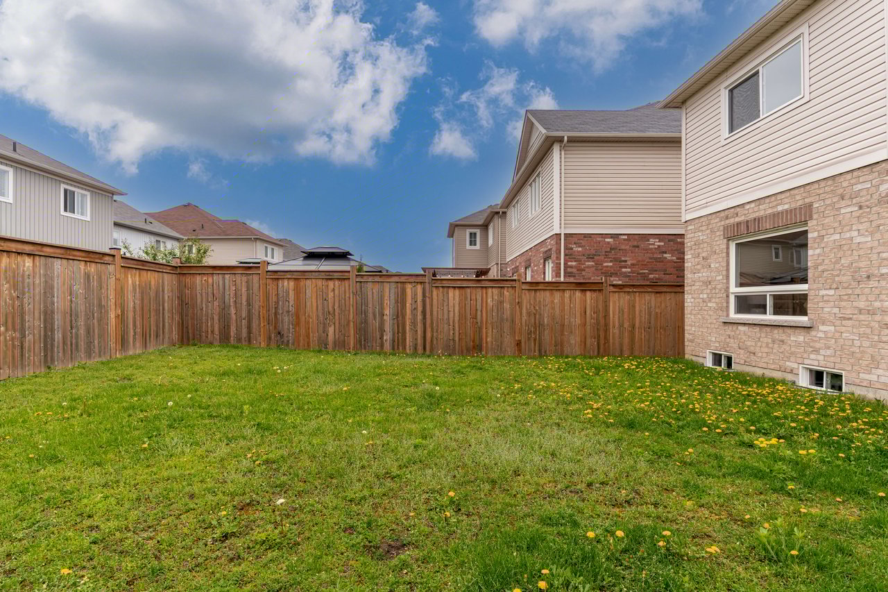 18 Fred Jackman Ave