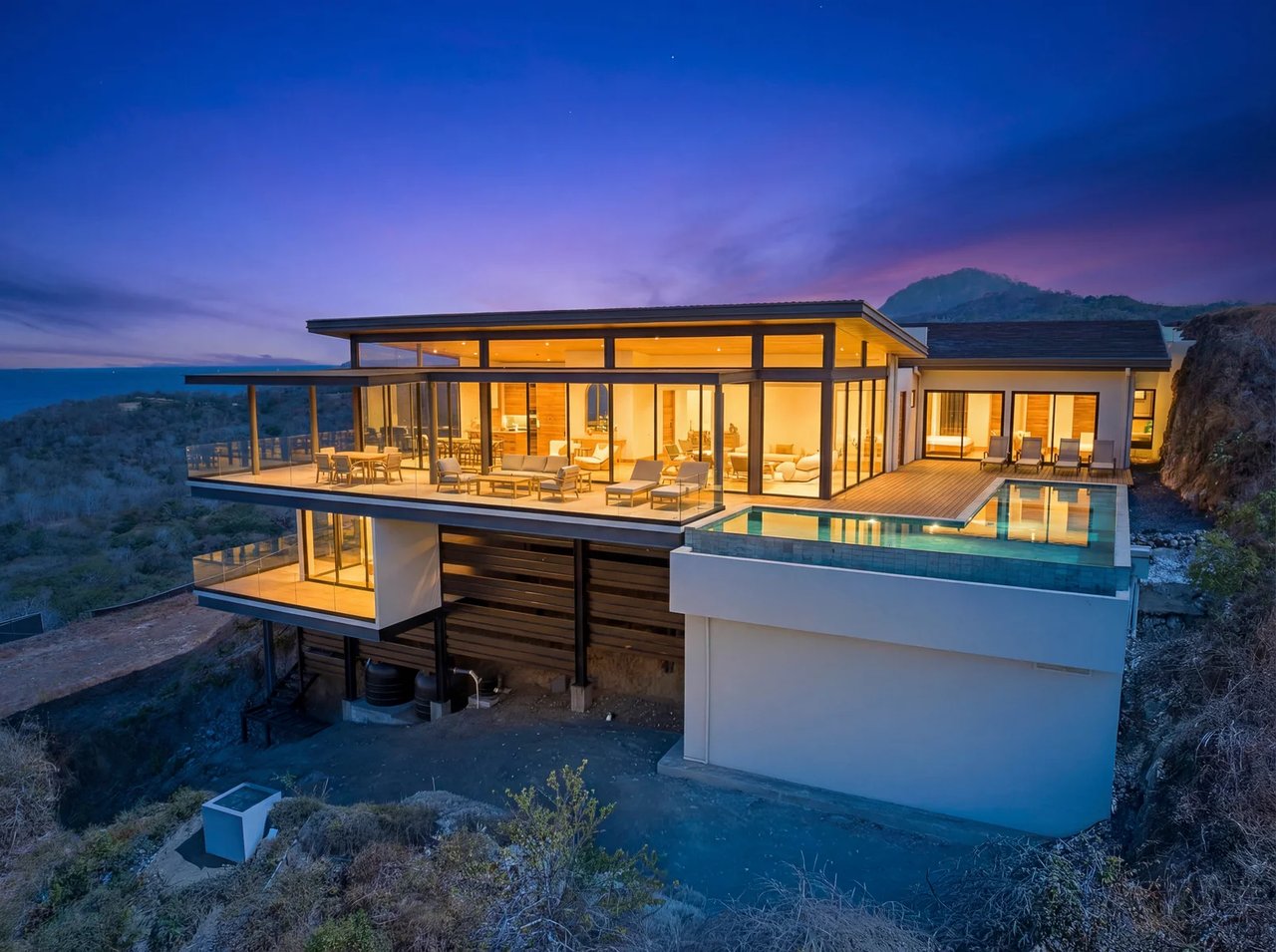 Luxury Infinity Pool Villa, Tamarindo, Guanacaste