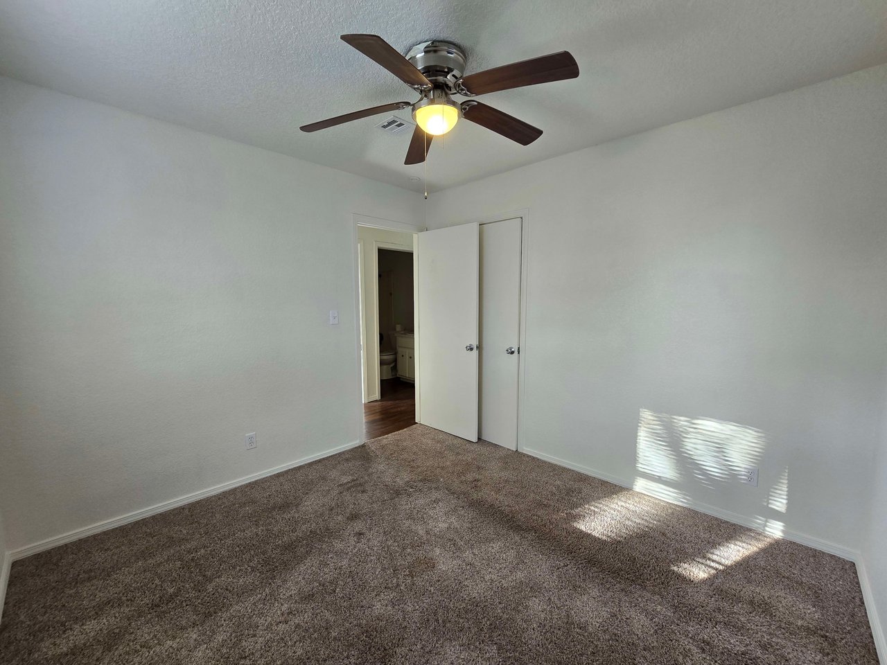 807 N Beard
