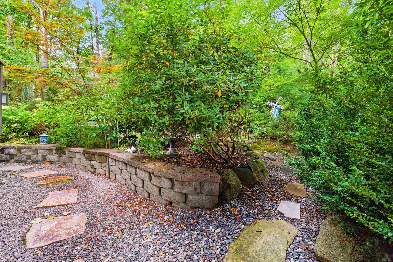 8885 Larkfield Dr