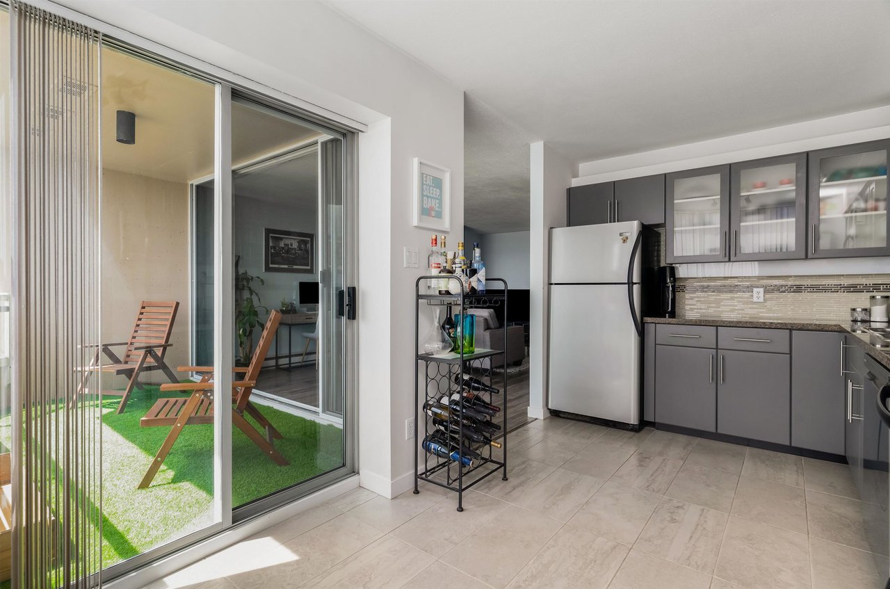 1102-1045 Quayside Dr
