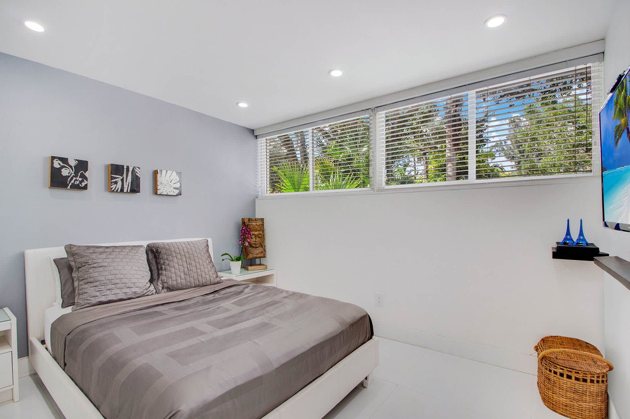 South Grove Modern Masterpiece