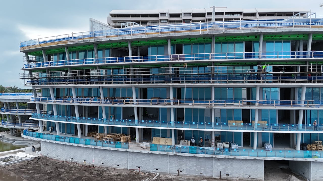 September 2024 | CMC Group Completes Topping Off of Vita at Grove Isle in Coconut Grove