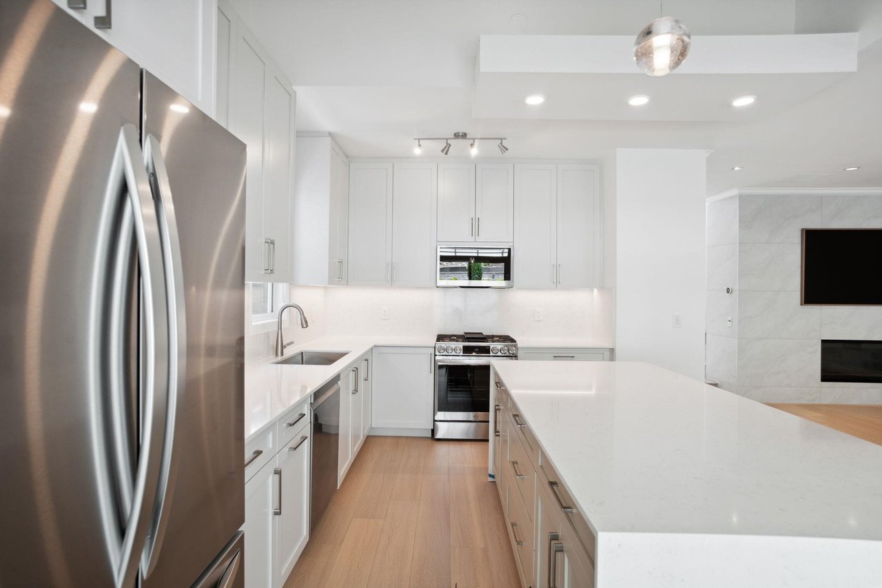 1699 Arbutus Pl