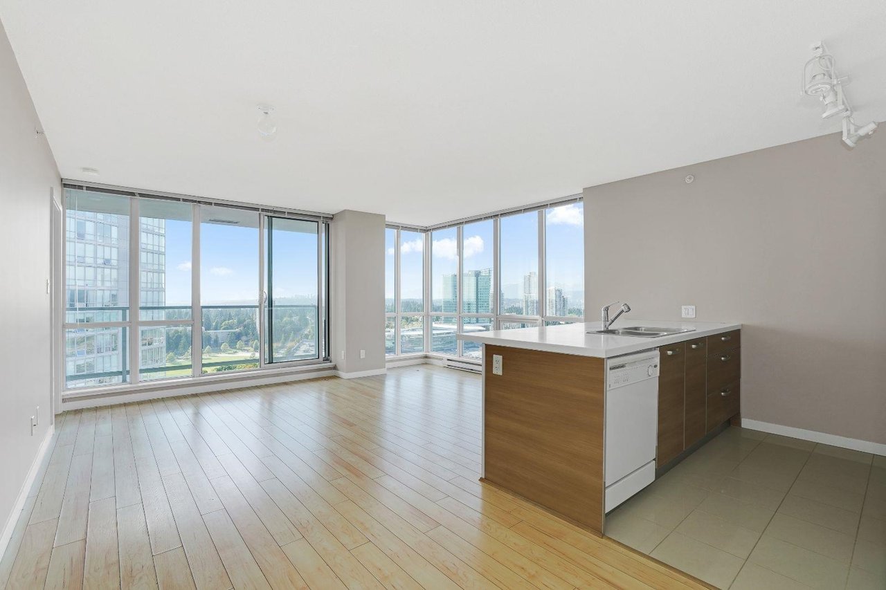 2704-13688 100 Avenue, Surrey