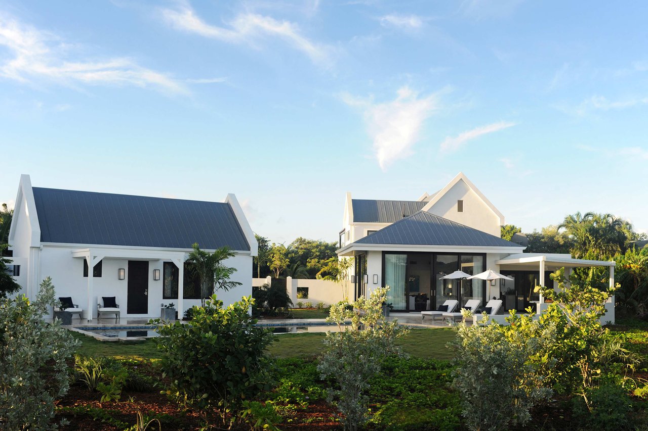 Four Seasons - Villas at Pinneys Beach