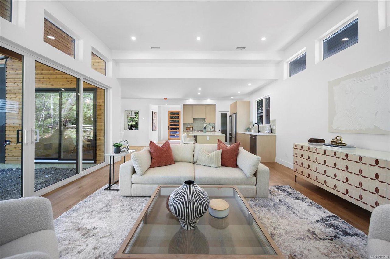 3905 Olympian Wy