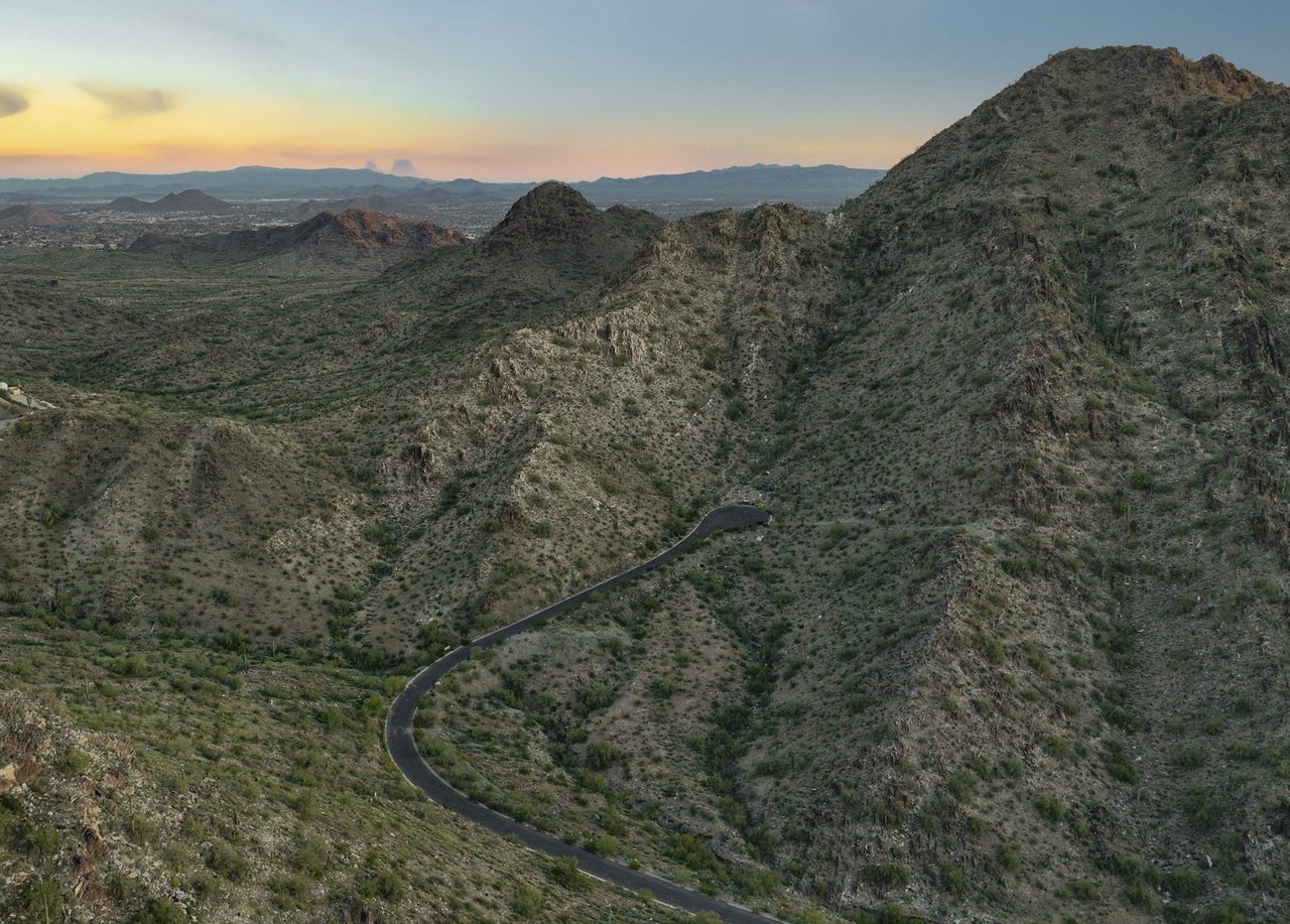 Custom homesite lot for sale in Paradise Valley, Arizona