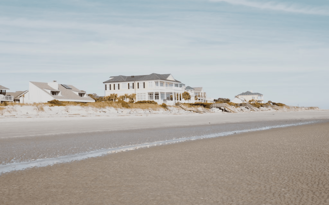 Comparing The Hamptons, NY Real Estate Market Trends to National Real Estate Trends