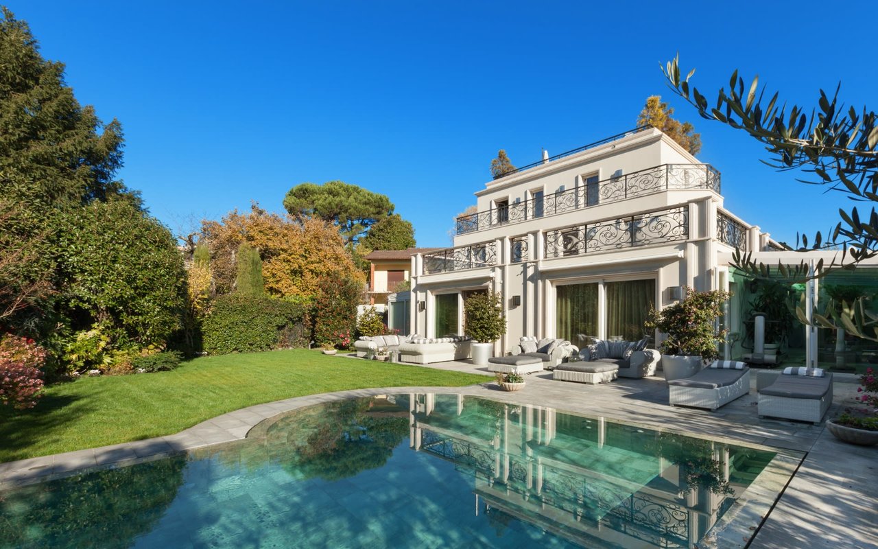 Outdoor Living Trends That Elevate Oakville Luxury Real Estate