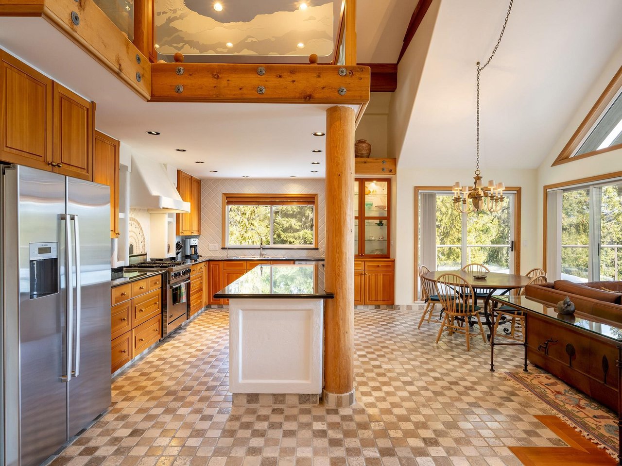 9-3554 Falcon Cres