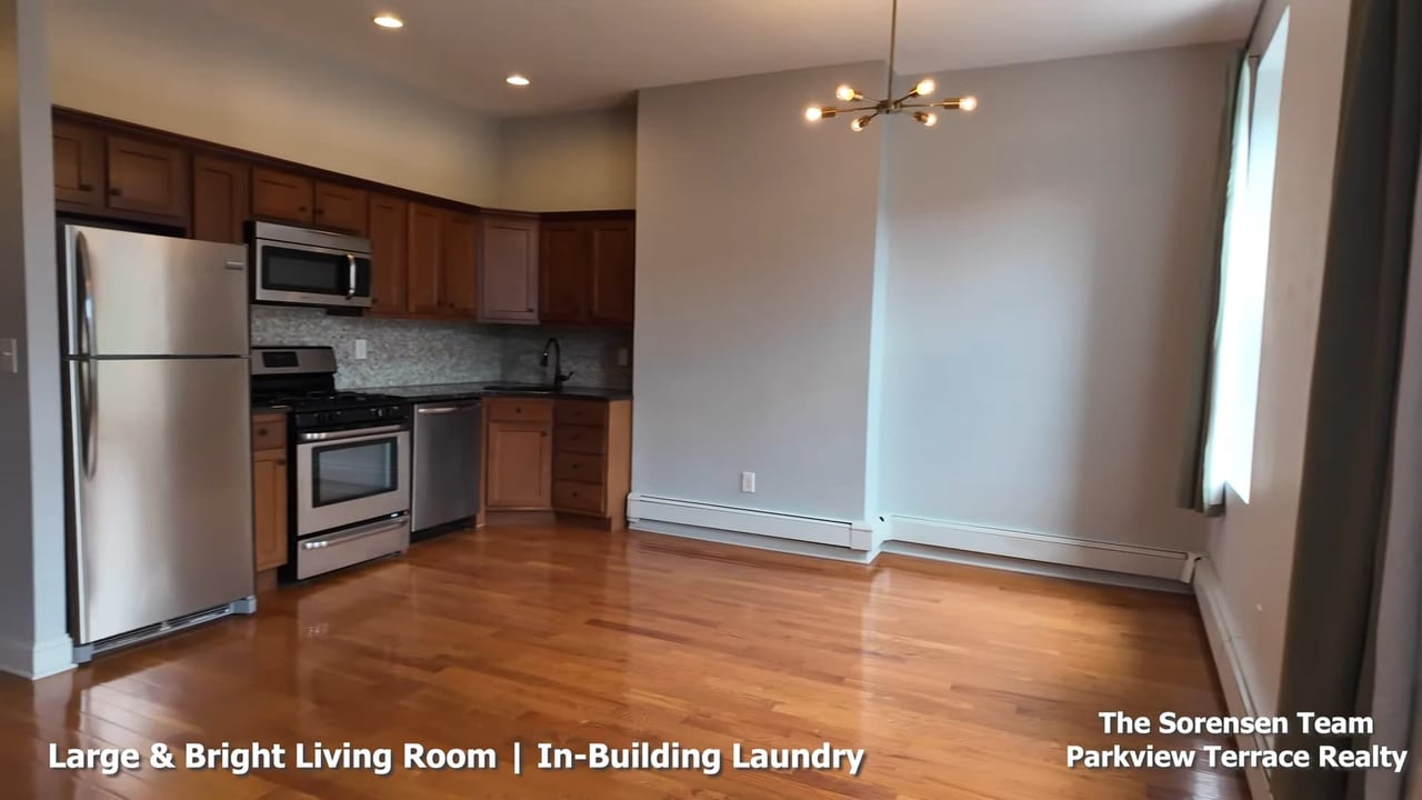 TOURING A BRIGHT & SPACIOUS 2 BEDROOM UNIT FOR RENT in CROWN HEIGHTS, BROOKLYN | BRICK EXPOSURE