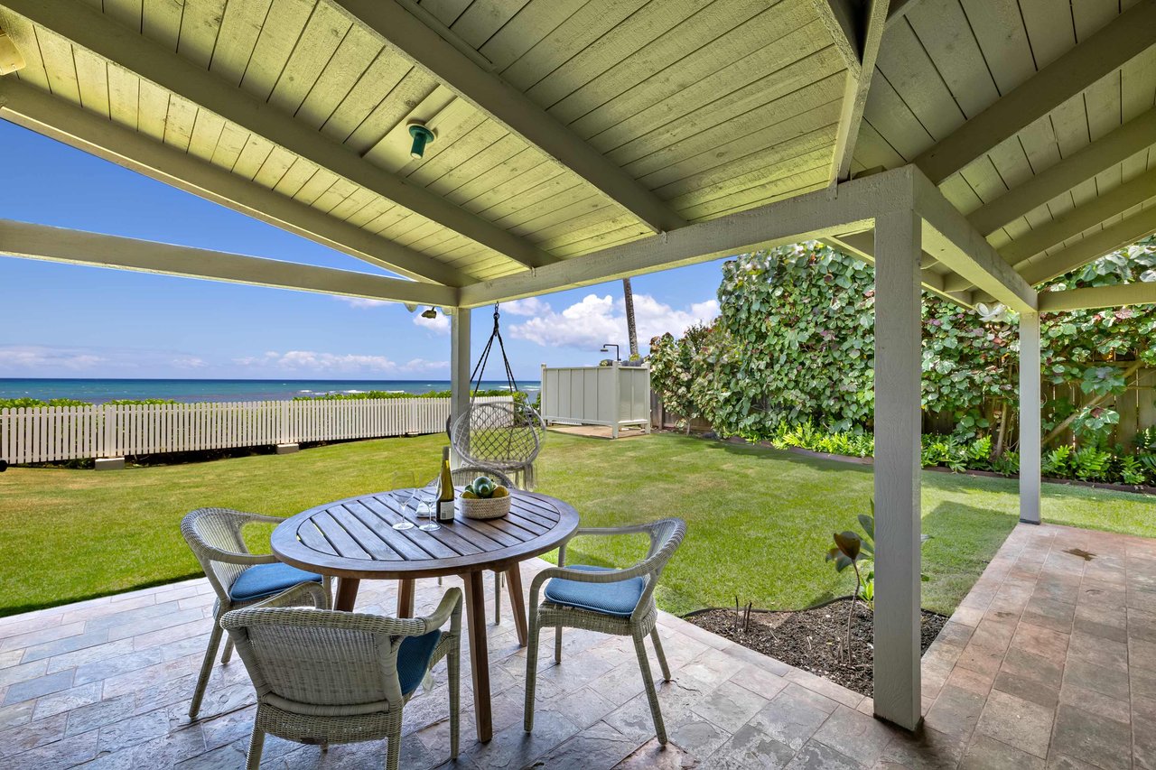 Waialua Beachfront Cottage