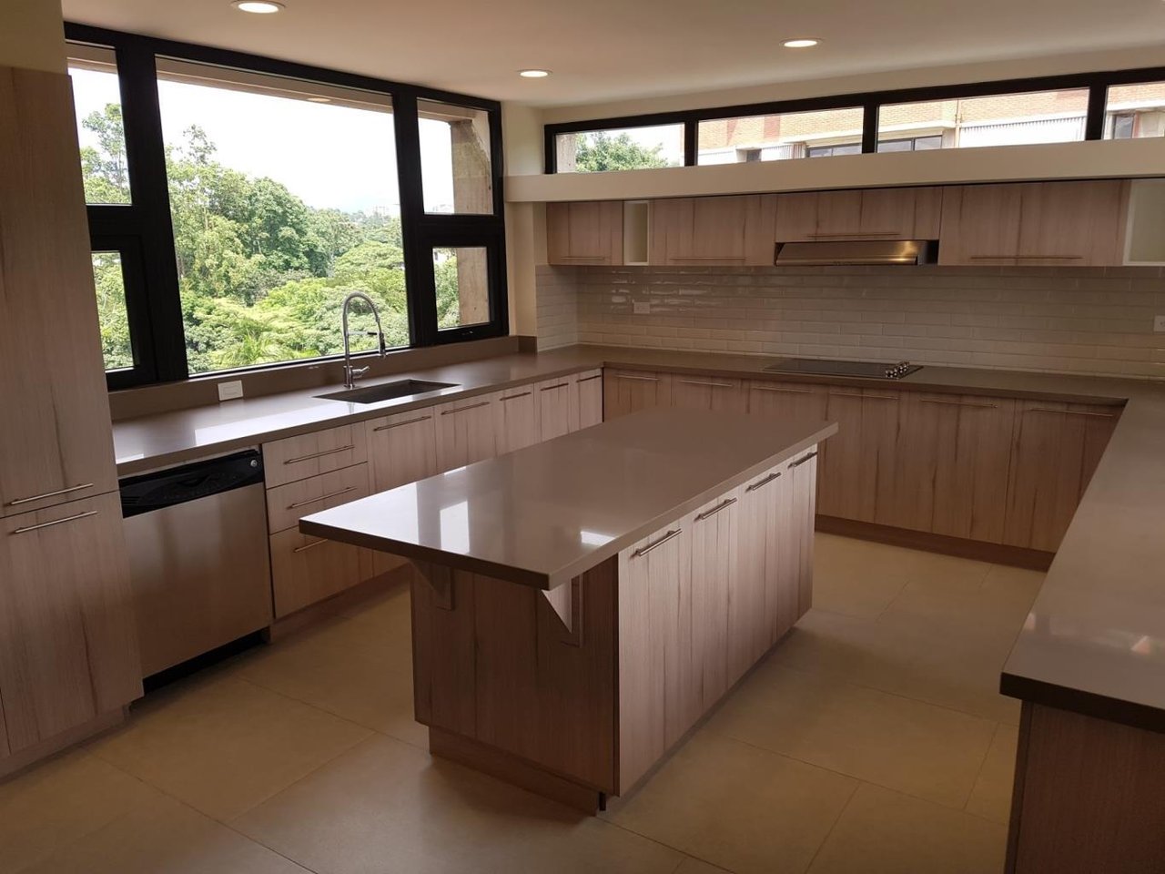 Remodeled Full Floor Condo, Escazu, San Jose