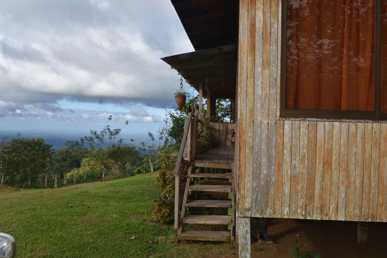 Colina del Tapir | Experience breathtaking views of Lake Nicaragua, with the majestic Concepcion Volcano against the backdrop of Ometepe Island!