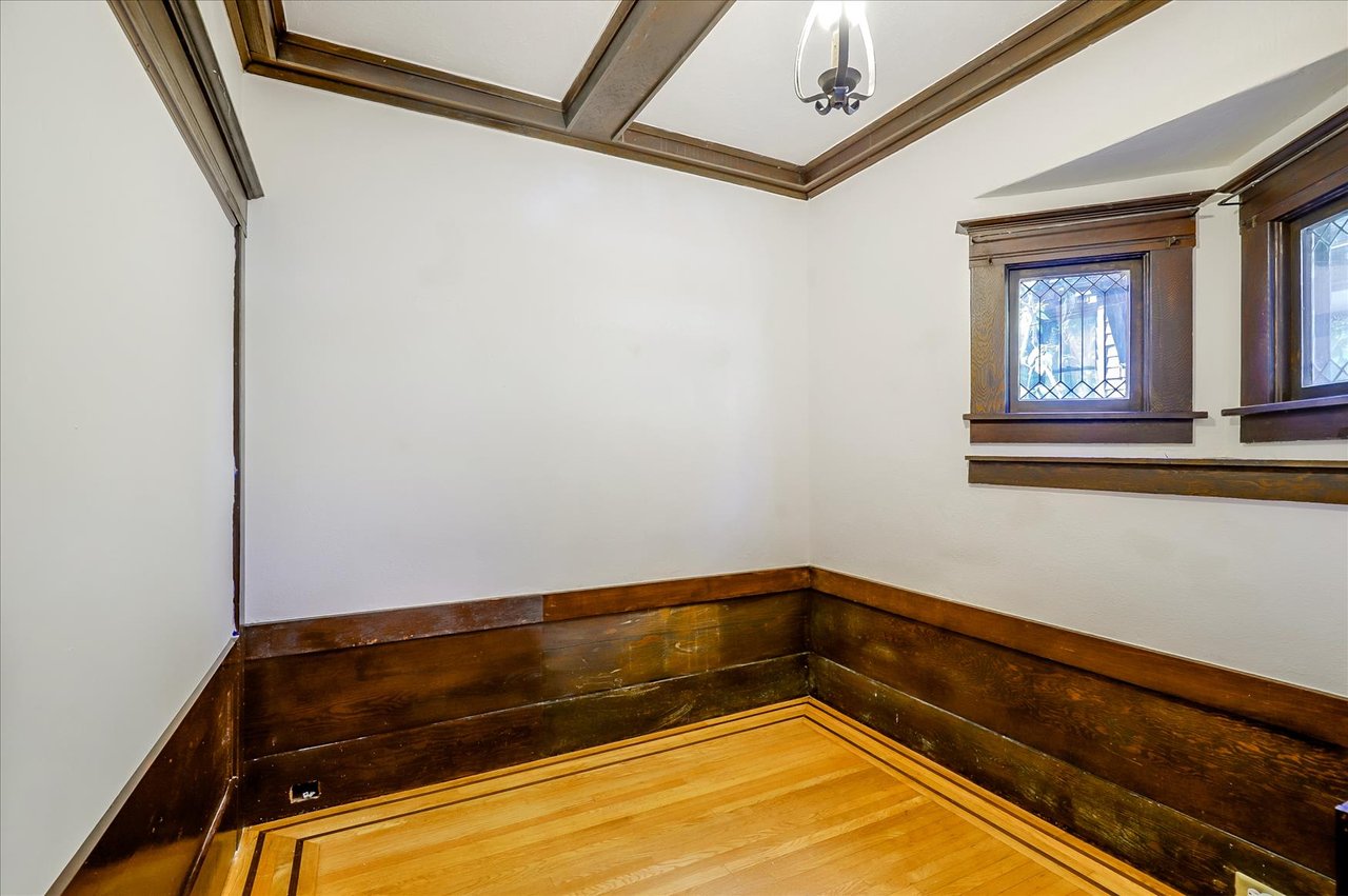 27 Westall Ave