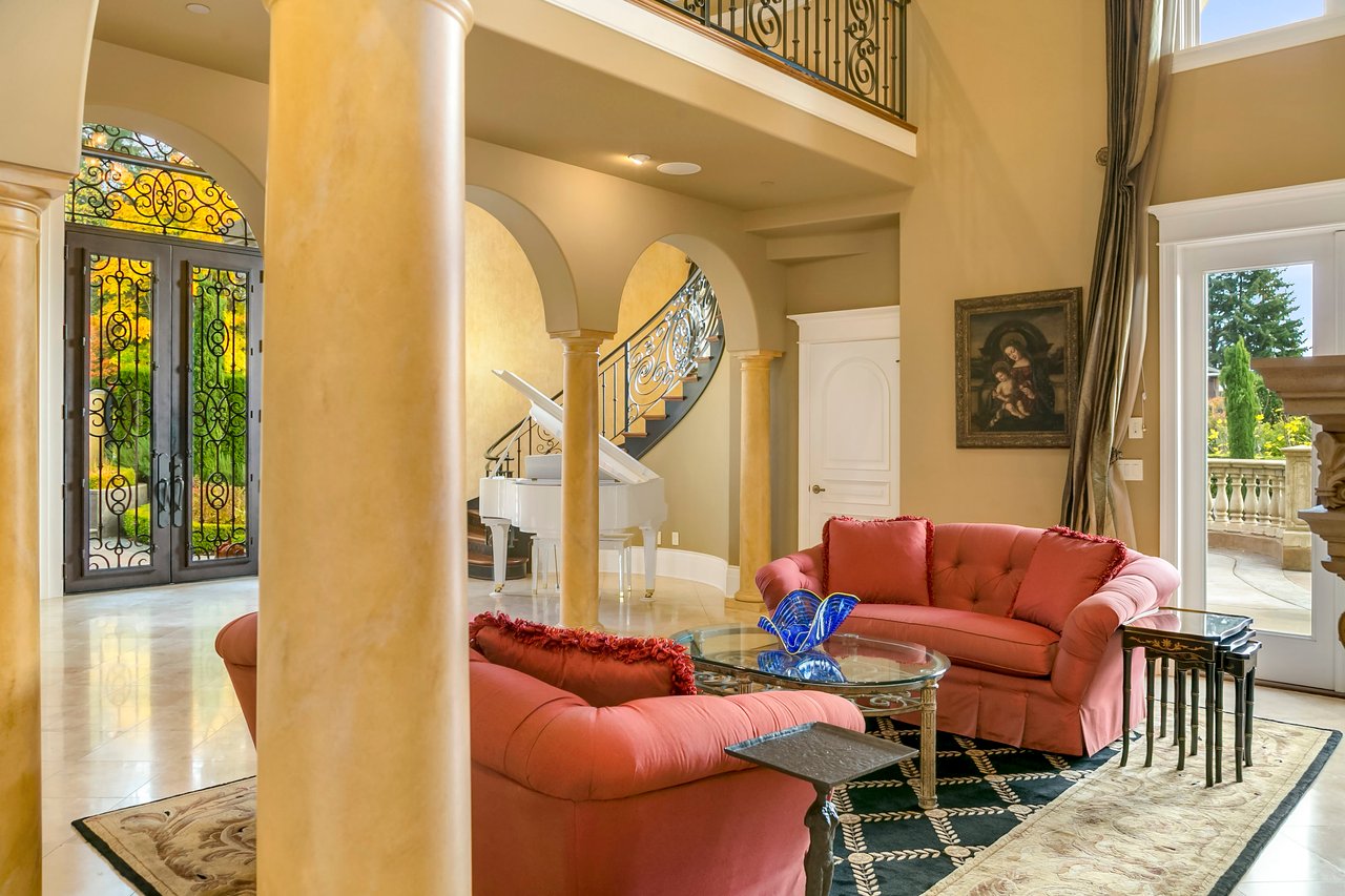 Clyde Hill Villa 
