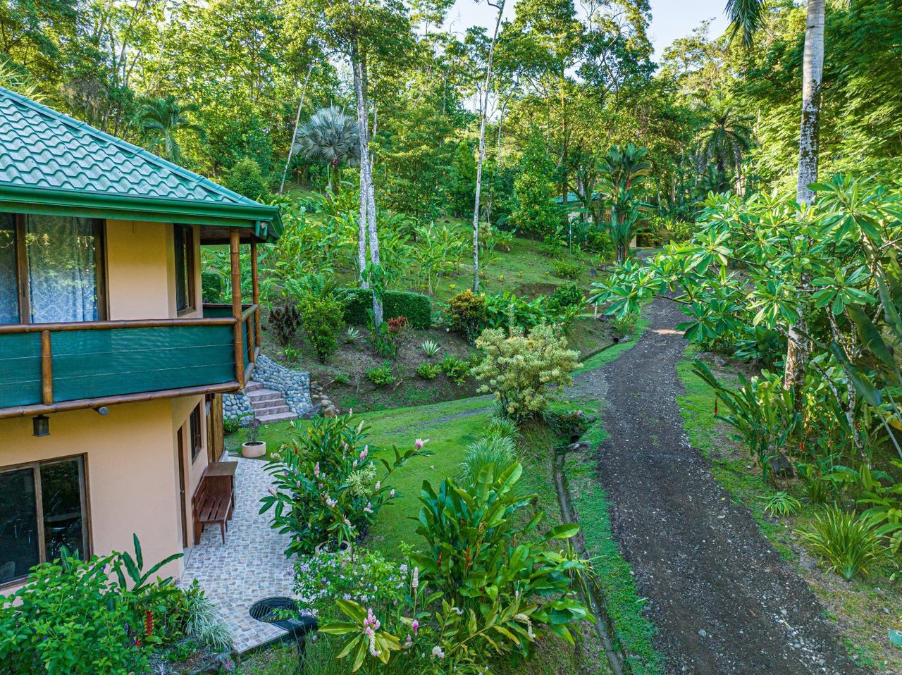 Uvita, Jungle Retreat Center on the Uvita River. Private and 17 Acres